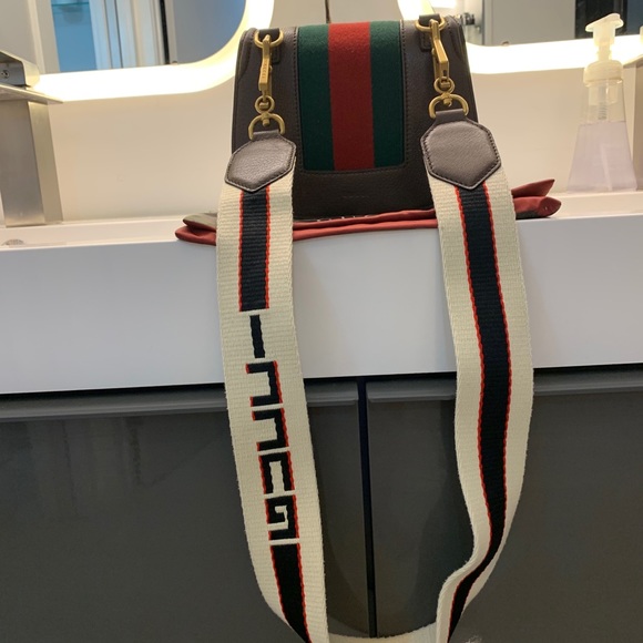 New never used Gucci crossbody purse - Picture 2 of 8